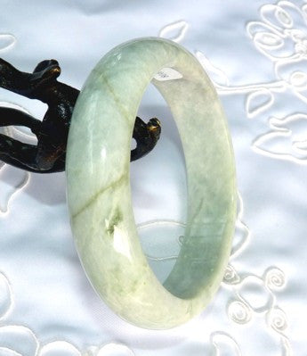 "Peaceful Spirit" Soft Yin Jadeite Jade Bangle Bracelet 59mm + Certificate (731)