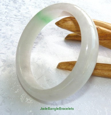 "Snowy White" with Kiss of Green Burmese Jadeite Jade Bangle 58mm (JBB2756)