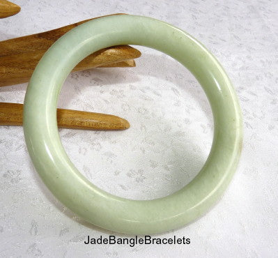 "Soothing" Classic Round Chinese Jade Bangle Bracelet 68mm (JBB3350)