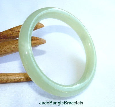 Classic Traditional Round Chinese Jade Bangle Bracelet 65mm (JBB-3353)